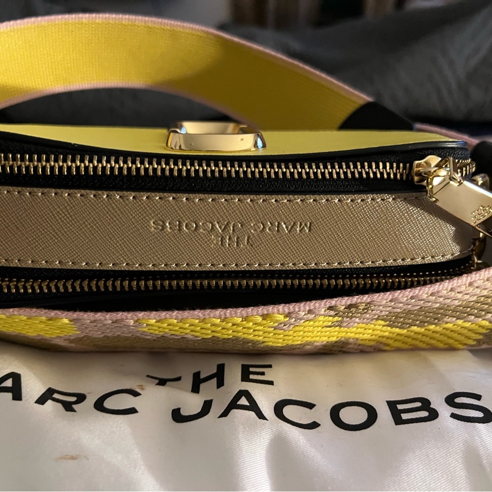 Marc Jacobs crossed body purse.